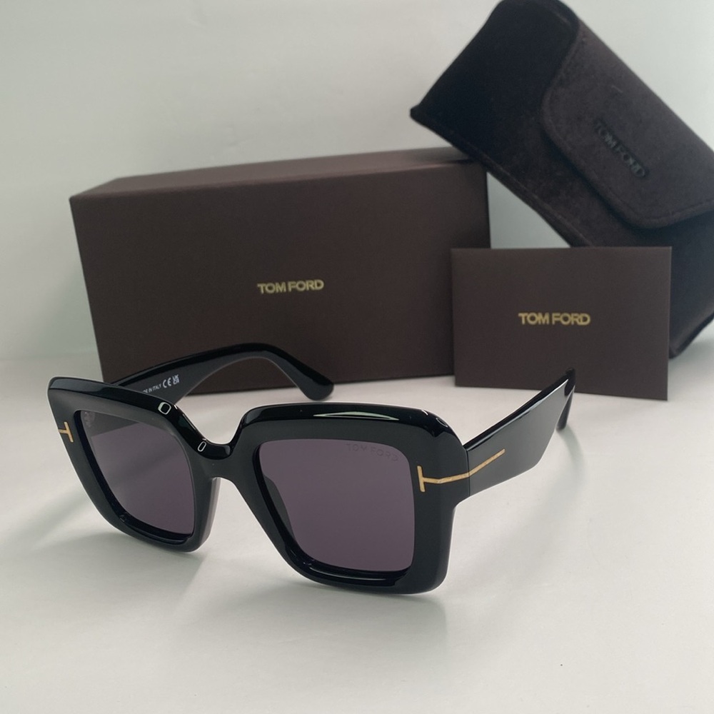 New Authentic Tom Ford
Women's Black Esme Smoke Square Sunglasses Ft1157 01a 50